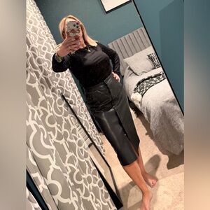 Elegant faux leather Few Moda Black Button-Down Skirt, size 8